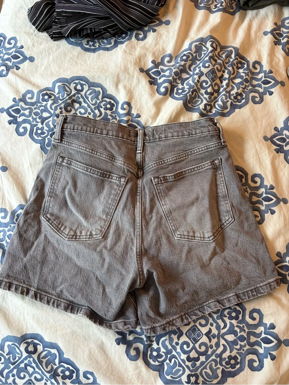 Abercrombie High-Rise Women’s Denim Shorts in Gray